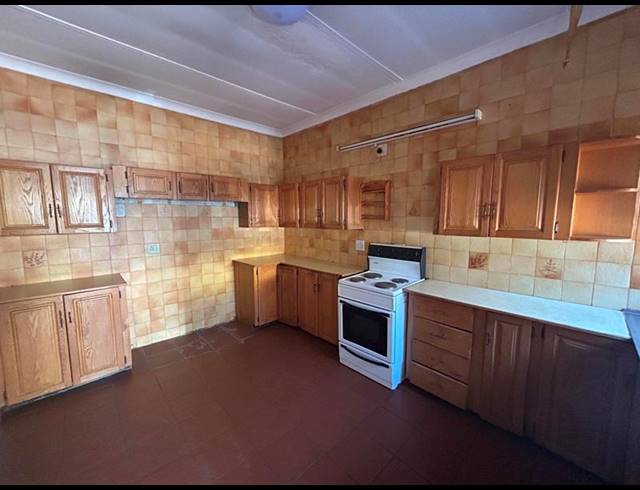 4 BEDROOM PROPERTY TO RENT IN LYTTELTON